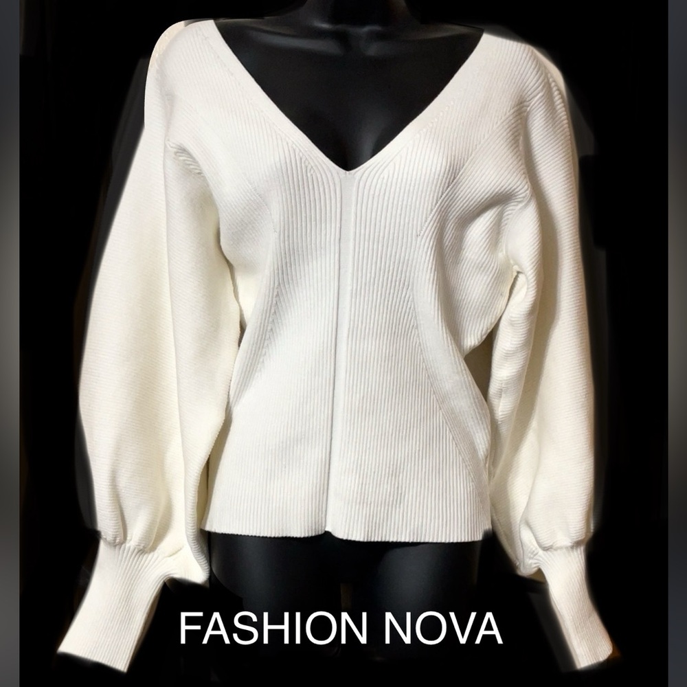 🆕🦋FASHION NOVA DREAM LOVER Deep V-Neck Sweater🦋